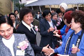 Japanese 'war orphans' from China head for Narita airport